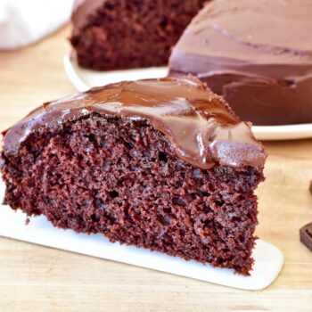 Bolo de chocolate com cobertura