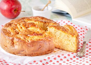 Bolo de mel com maçã