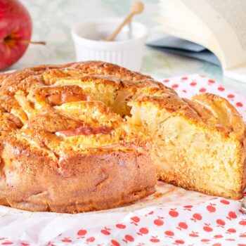 Bolo de mel com maçã