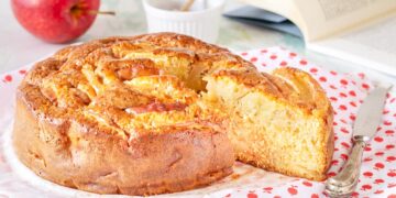 Bolo de mel com maçã