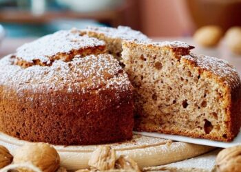 Bolo de requeijão e nozes