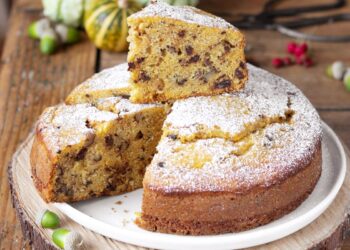 Bolo de nozes e passas