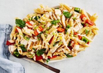 Salada de frango com massa