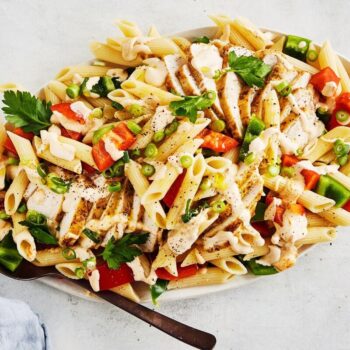 Salada de frango com massa