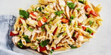 Salada de frango com massa