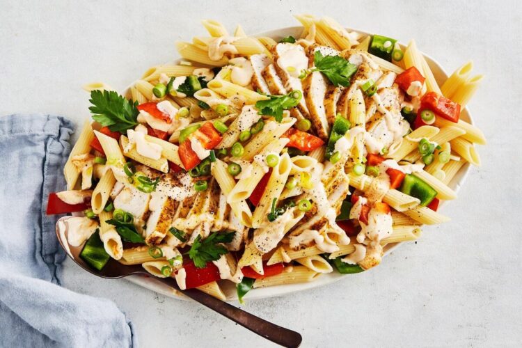 Salada de frango com massa