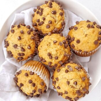 Muffins de banana, aveia e pepitas de chocolate