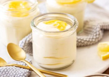 Mousse cremosa de limão com bolacha Maria