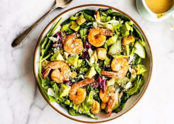 Salada de espinafres e camarão