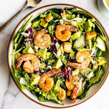 Salada de espinafres e camarão