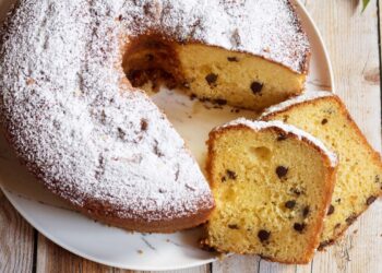 Bolo de iogurte com pepitas de chocolate