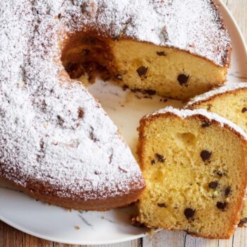 Bolo de iogurte com pepitas de chocolate
