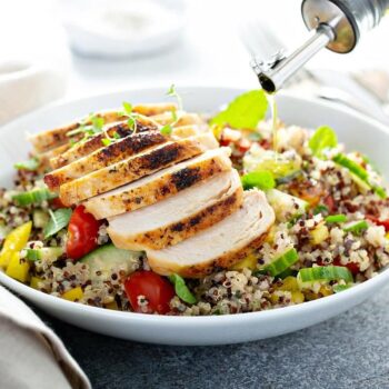 salada de quinoa e frango
