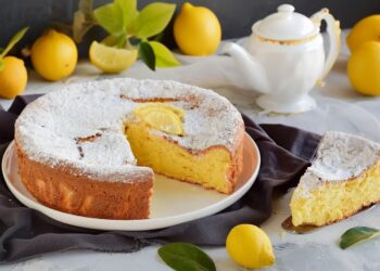 Bolo de limão e natas