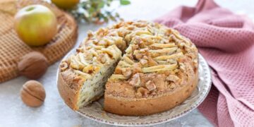 Bolo de noz com maçã