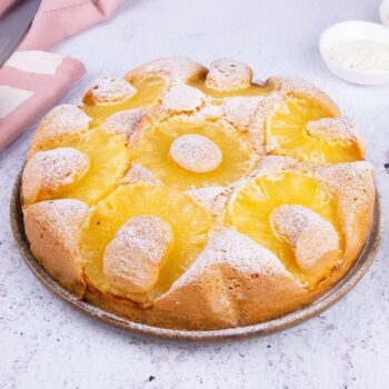 Bolo de ananás com pedaços