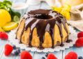 Bolo de cenoura com cobertura de chocolate