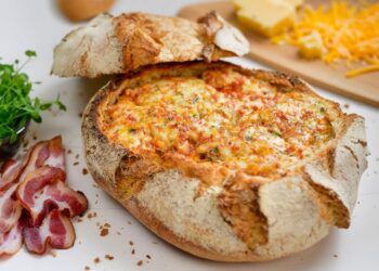 Pão recheado com queijo e bacon