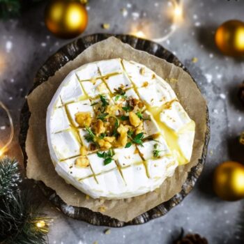 Camembert no forno com mel e nozes