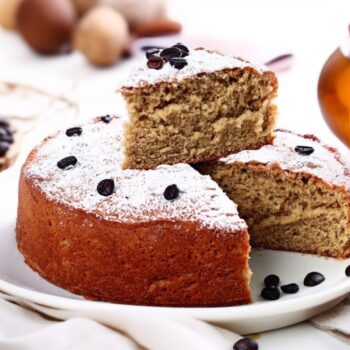 Bolo de mel, canela e café