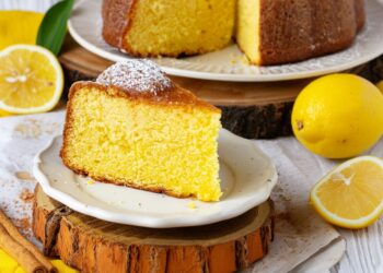 Bolo de limão e canela