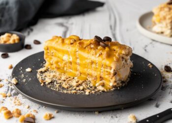 Semifrio de bolacha com doce de ovos