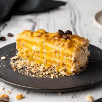 Semifrio de bolacha com doce de ovos