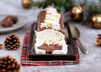 Semifrio de natas e chocolate