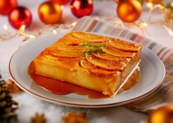 Pudim de pão com maçã e canela