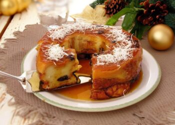 Pudim de pão com passas