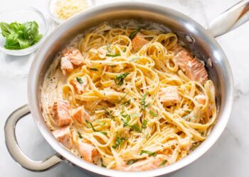 Massa cremosa com salmão fumado