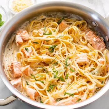Massa cremosa com salmão fumado