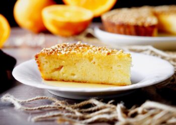 Bolo de laranja e mel com calda