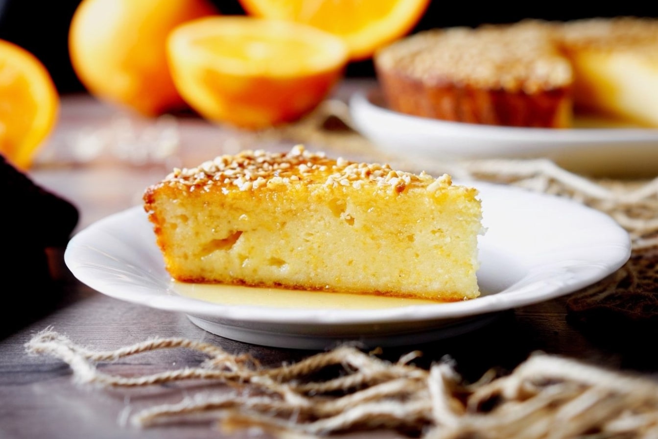 Bolo de laranja e mel com calda