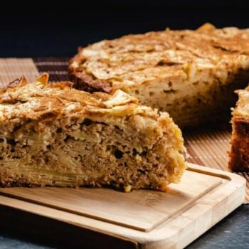 Bolo de iogurte com maçã e canela