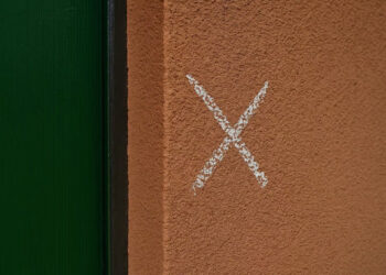 Um risco de giz na porta? Pode indicar que uma casa está a ser vigiada