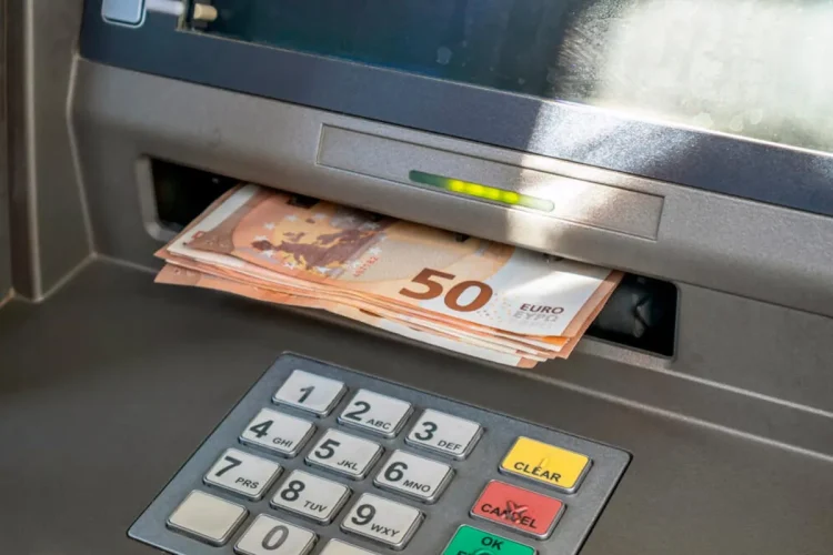 O “truque da nota”: a nova burla nos Multibancos que pode sair cara