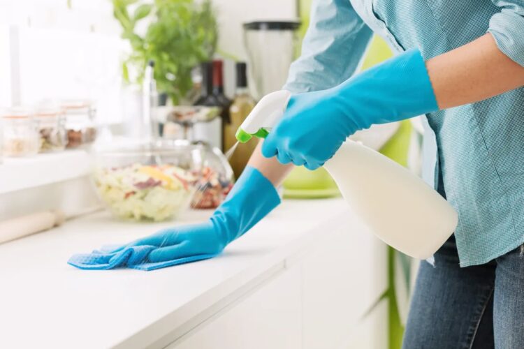 Truques simples para eliminar gordura e maus cheiros da cozinha (segundo especialistas em limpeza)