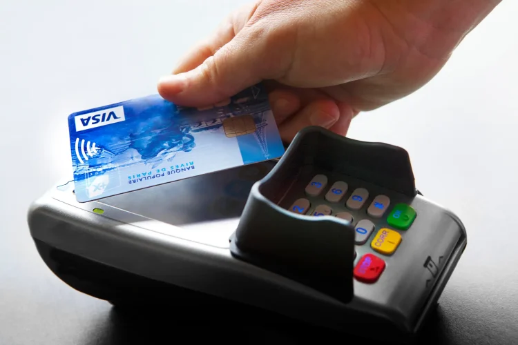 Como ter cartão Multibanco e conta grátis em 2025 (sem pagar anuidades)