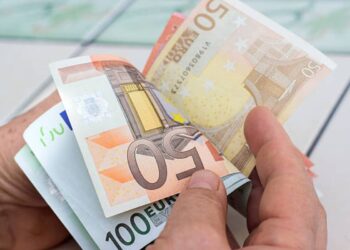 Presentes em dinheiro podem pagar imposto? Conheça as regras e as coimas