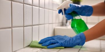 Limpar azulejos sem esforço e mantê-los sempre impecáveis? É mais fácil do que parece