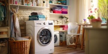 Apanhou uma molha? Não cometa este erro quando lavar a roupa encharcada