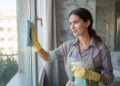 Dois ingredientes, zero esforço: o método natural para limpar vidros e espelhos