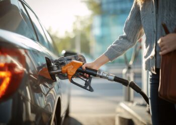 Vai abastecer o carro em Espanha? Esta nova regra pode custar-lhe uma multa de 100 euros