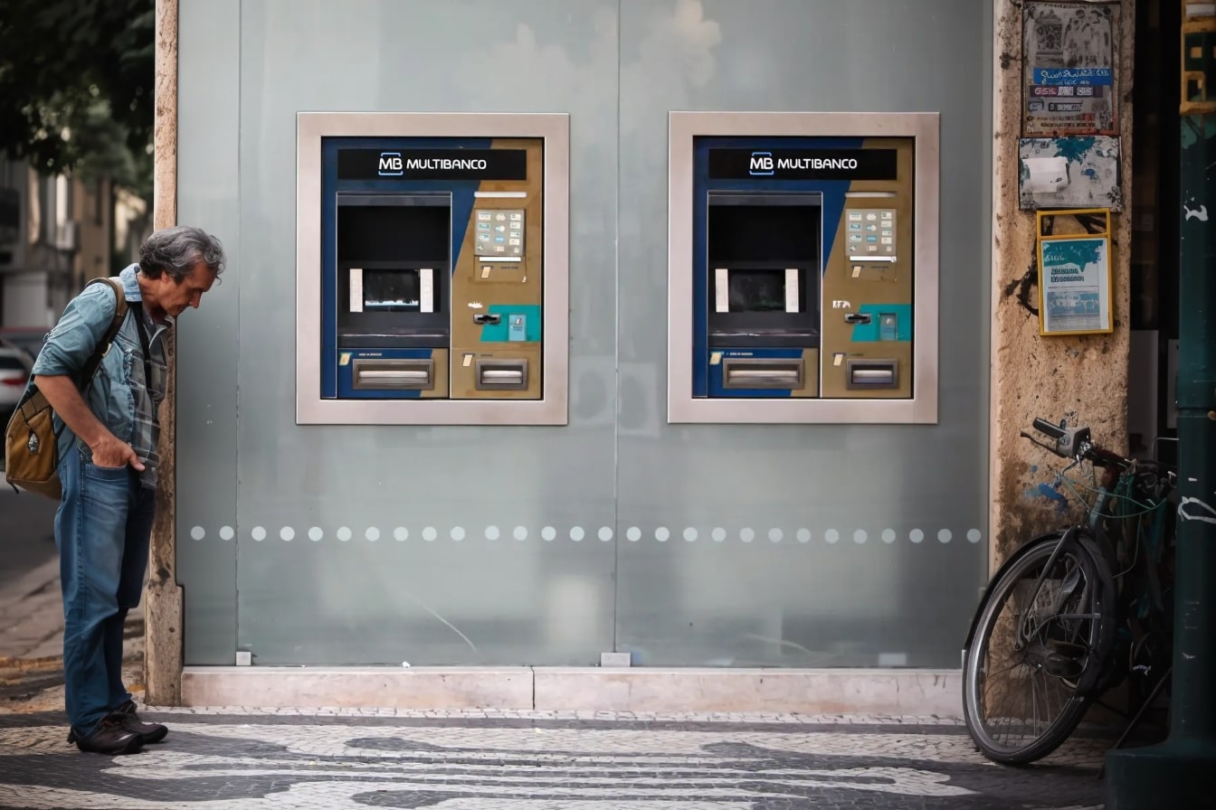 O Multibanco vai acabar? Eis o que muda com as novas máquinas inteligentes