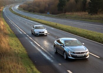 O hábito de condução comum nas autoestradas que pode custar até 300 euros de multa