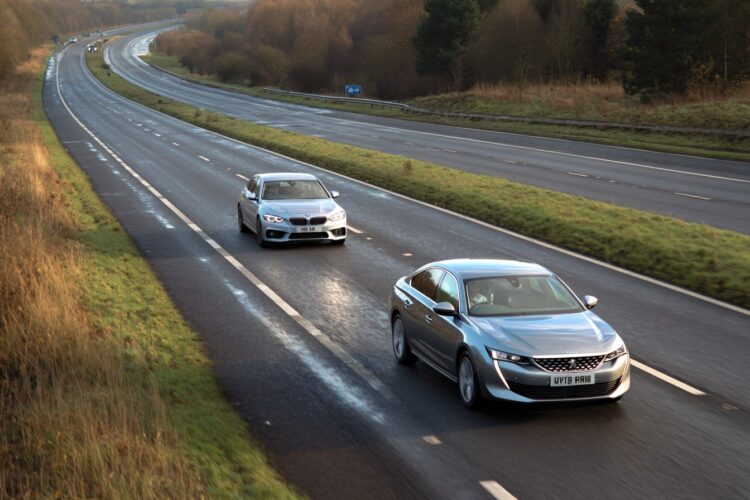 O hábito de condução comum nas autoestradas que pode custar até 300 euros de multa