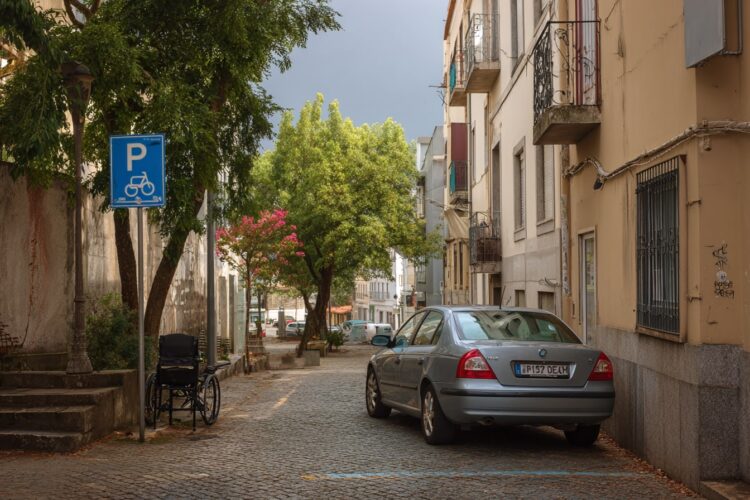 É possível perder a carta de condução devido a uma multa de estacionamento?