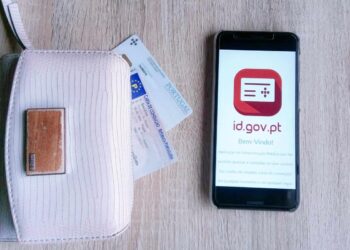 Carta de condução no telemóvel: como funciona e o que diz a lei