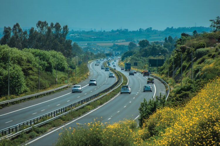 Conduz na faixa do meio? O código da estrada prevê multas de 300 euros